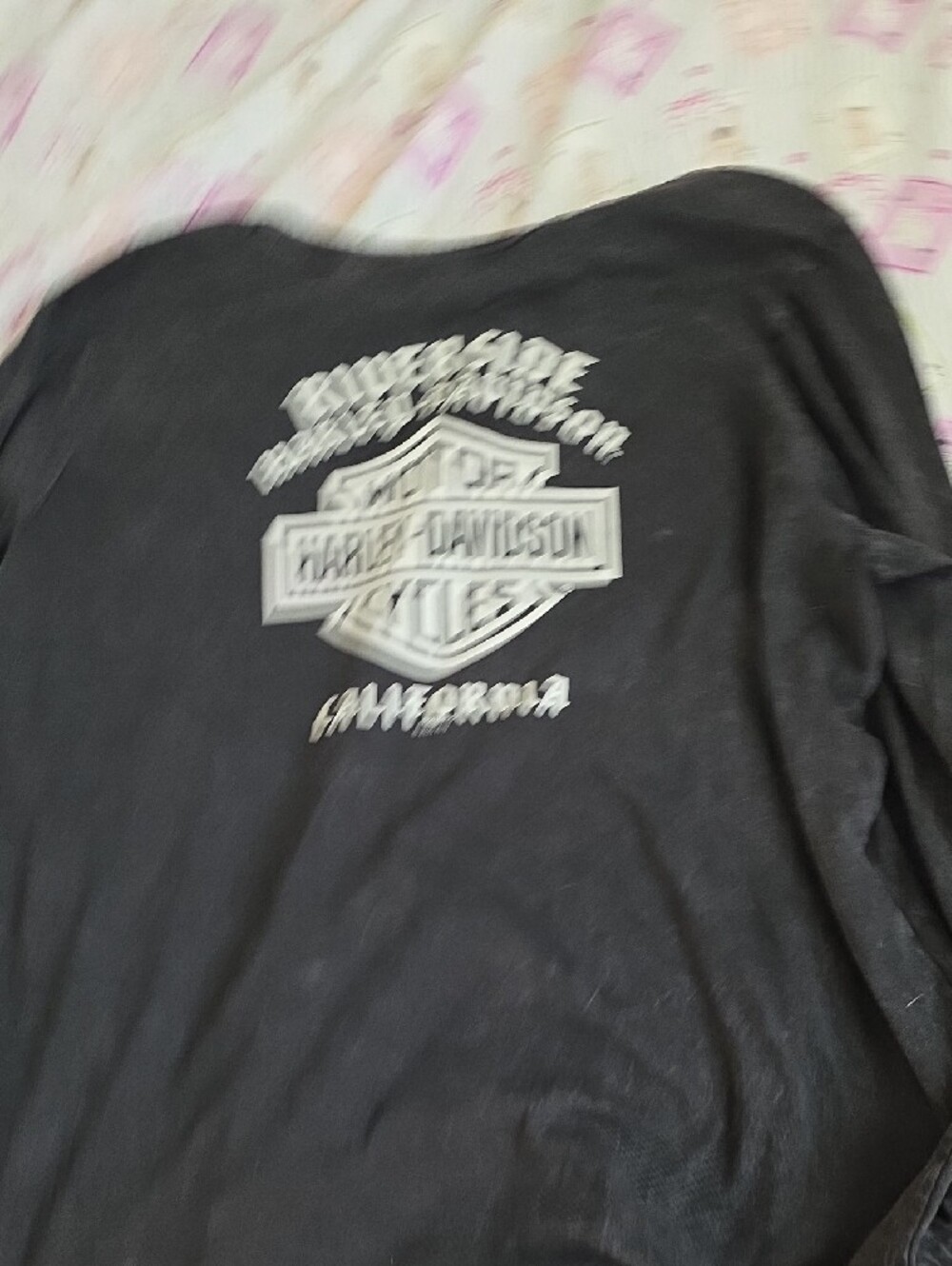 Harley-Davidson Black Tee with Red and Orange Winged Emblem - Picture 5 of 5